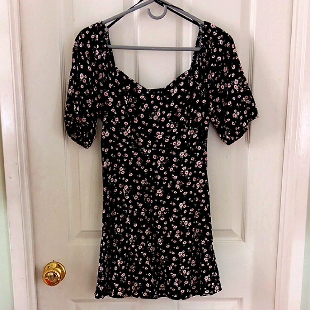 Forever 21 Black Floral Mini Dress With Zipper On side